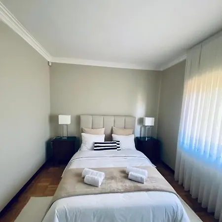 Do Monte Βίλα Γκιμαράες