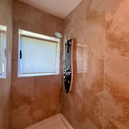 Do Monte Βίλα Γκιμαράες